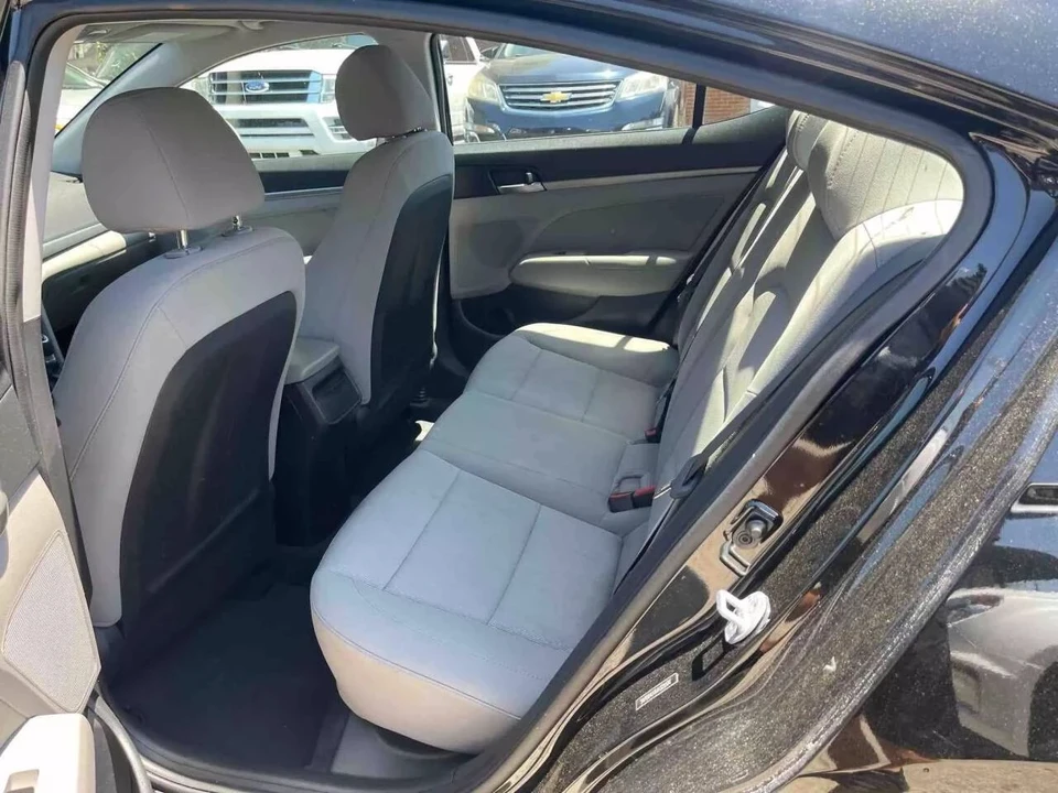 2018 Hyundai Elantra - Image 18 of 21