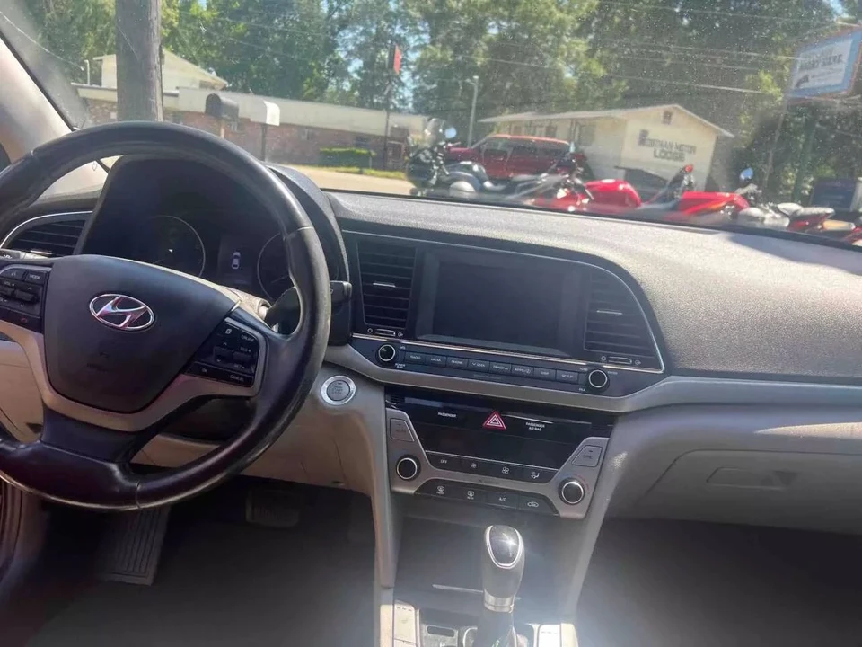 2018 Hyundai Elantra - Image 8 of 21