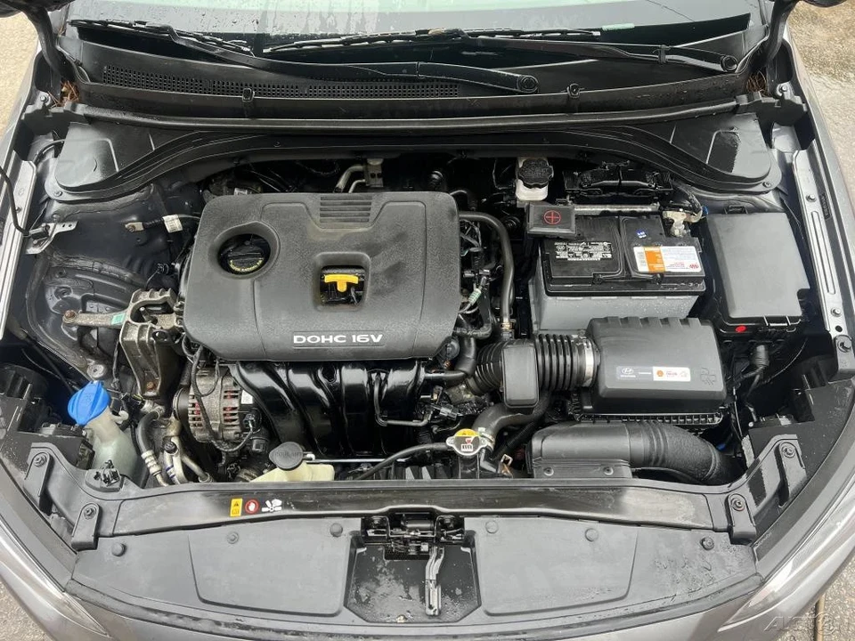 2018 Hyundai Elantra - Image 6 of 12