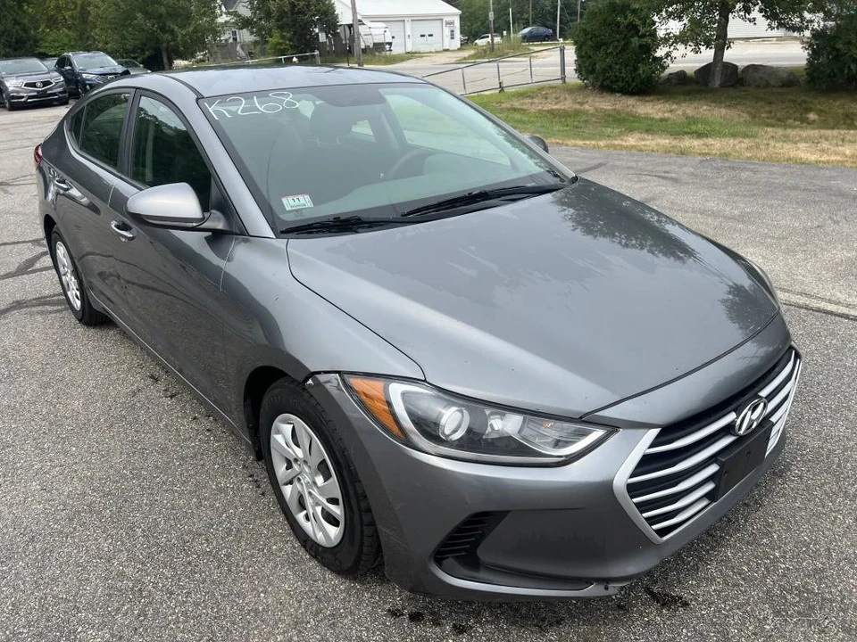 2018 Hyundai Elantra - Image 10 of 12