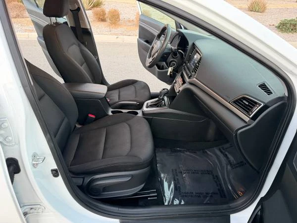 2018 Hyundai Elantra - Image 13 of 31