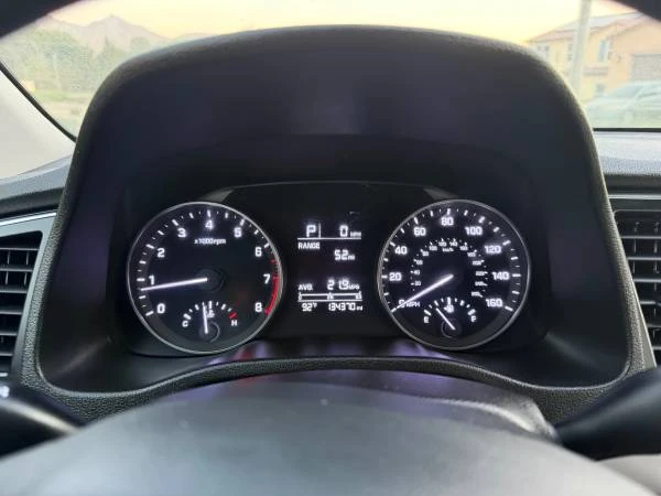 2018 Hyundai Elantra - Image 9 of 31