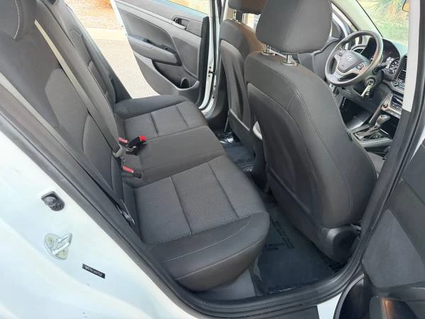 2018 Hyundai Elantra - Image 16 of 31