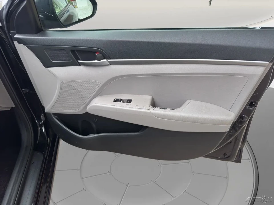 2018 Hyundai Elantra - Image 18 of 21