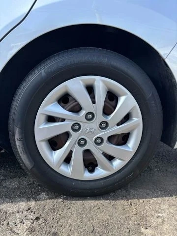 2018 Hyundai Elantra - Image 12 of 13
