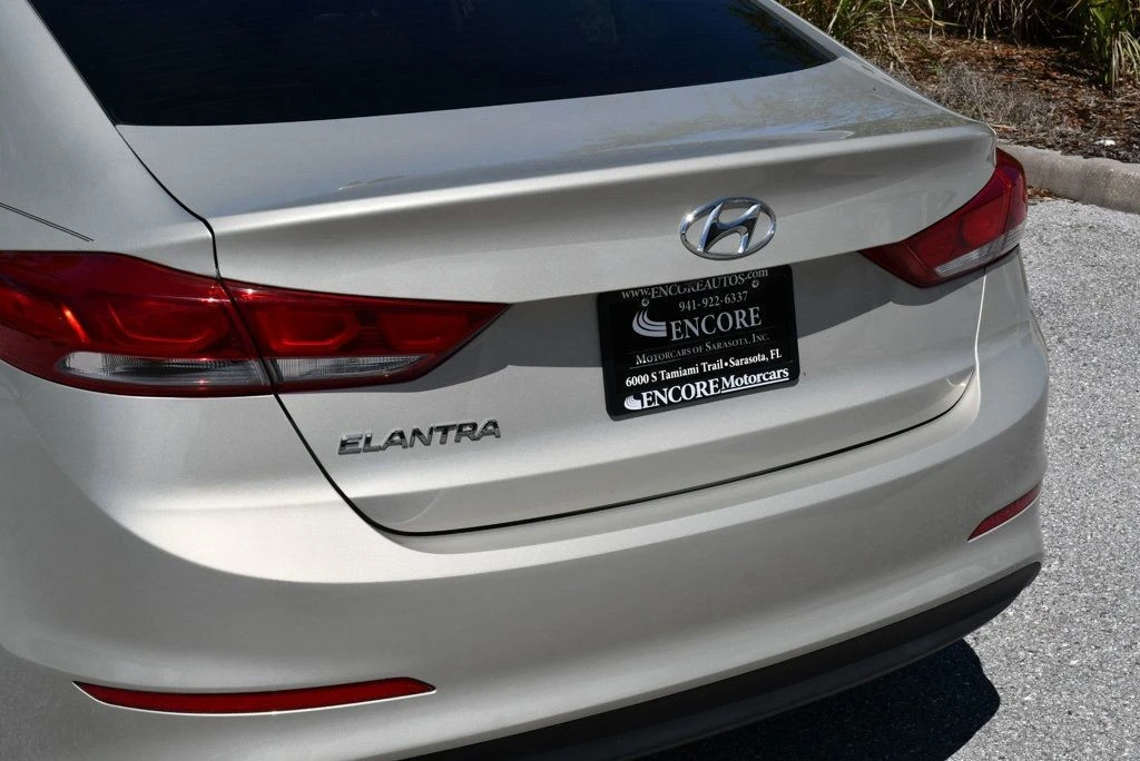 2018 Hyundai Elantra - Image 10 of 21
