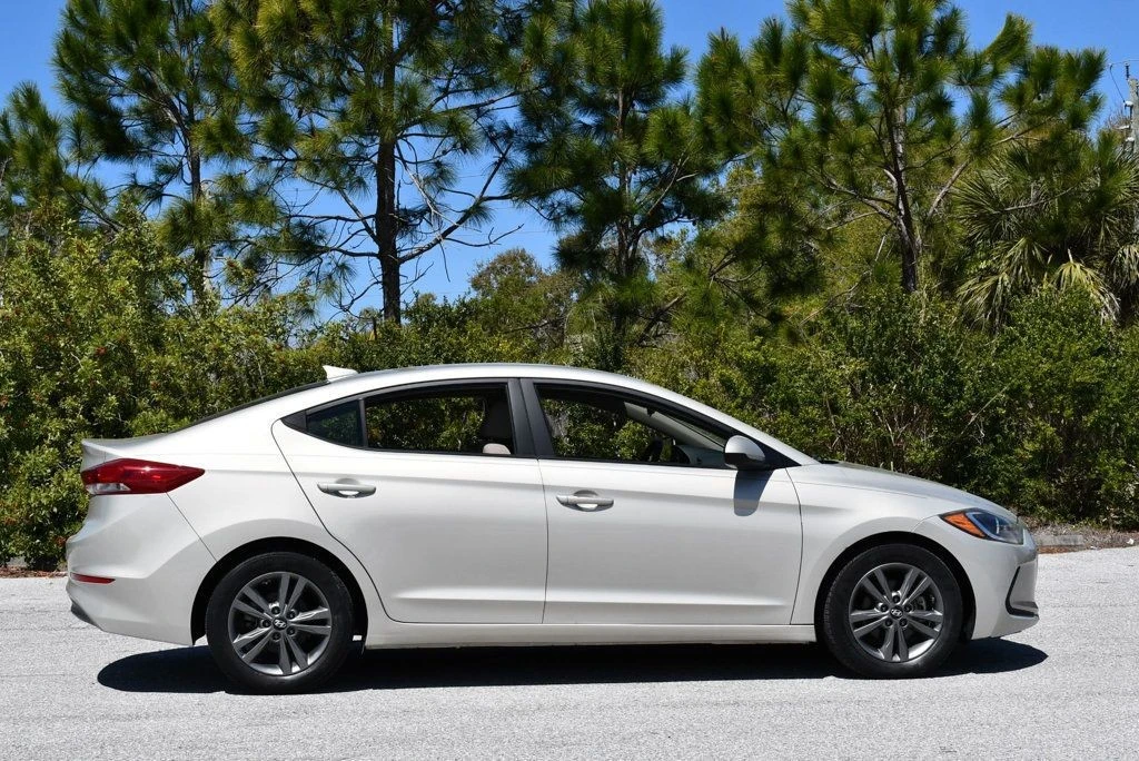 2018 Hyundai Elantra - Image 7 of 21