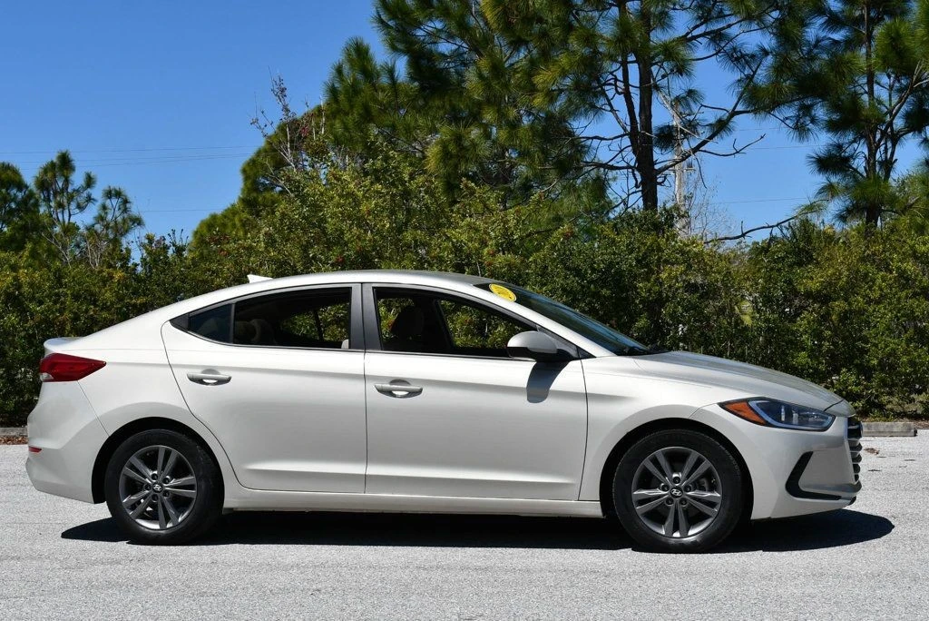 2018 Hyundai Elantra - Image 8 of 21