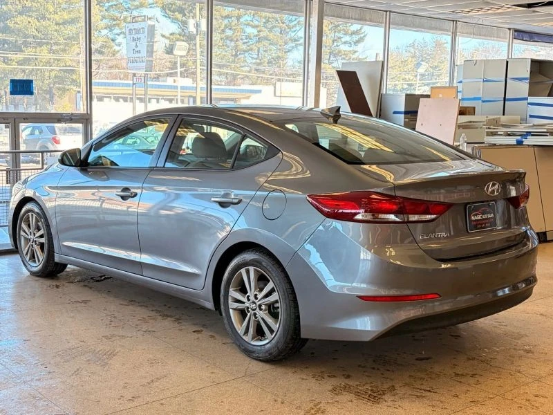 2018 Hyundai Elantra - Image 9 of 12