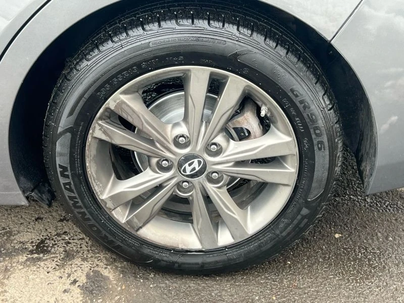 2018 Hyundai Elantra - Image 10 of 12