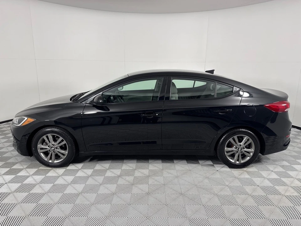 2018 Hyundai Elantra - Image 8 of 12