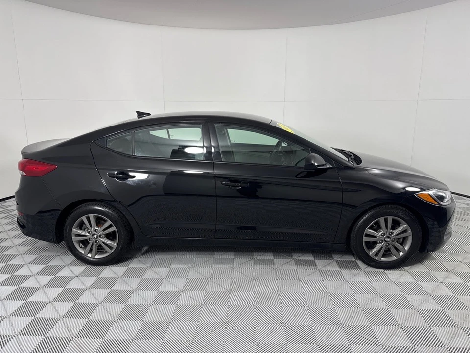 2018 Hyundai Elantra - Image 4 of 12