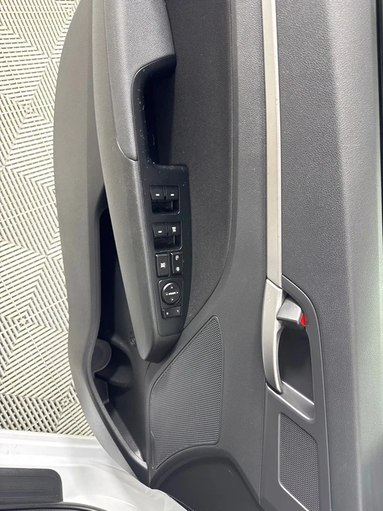 2018 Hyundai Elantra - Image 10 of 12