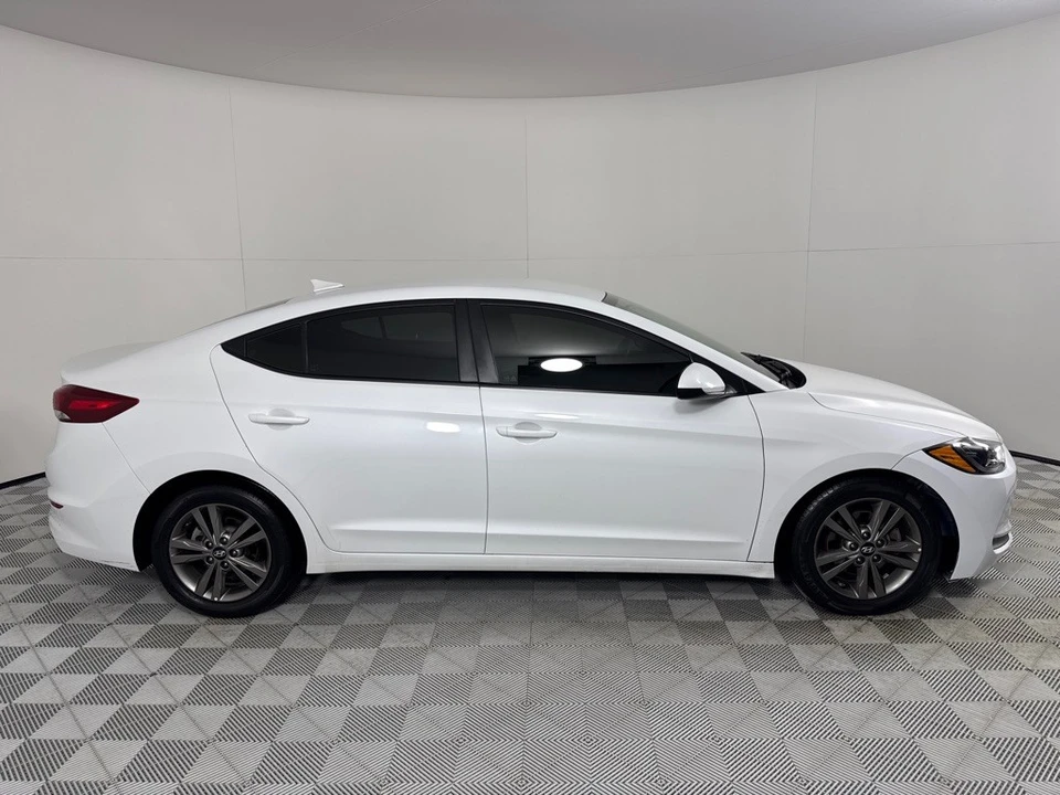 2018 Hyundai Elantra - Image 4 of 12