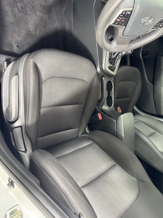 2018 Hyundai Elantra - Image 11 of 12