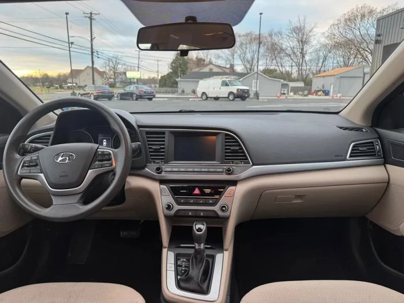 2018 Hyundai Elantra - Image 9 of 11