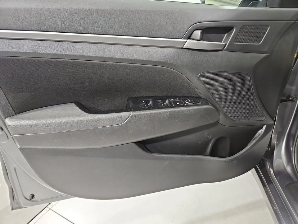 2018 Hyundai Elantra - Image 11 of 12