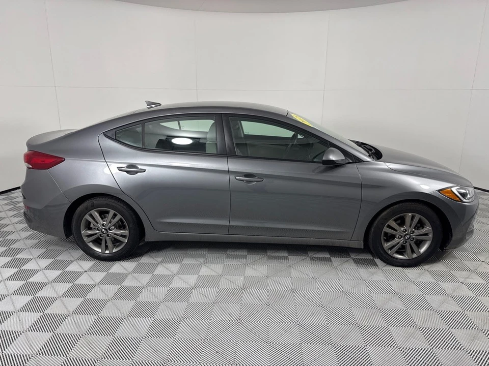 2018 Hyundai Elantra - Image 4 of 12