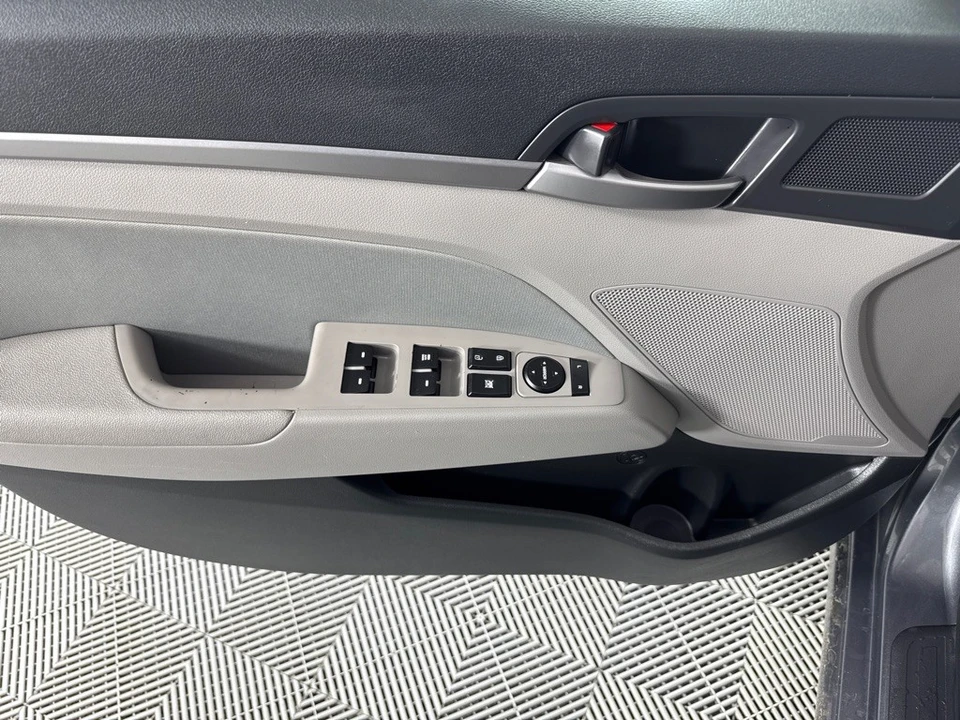 2018 Hyundai Elantra - Image 11 of 12