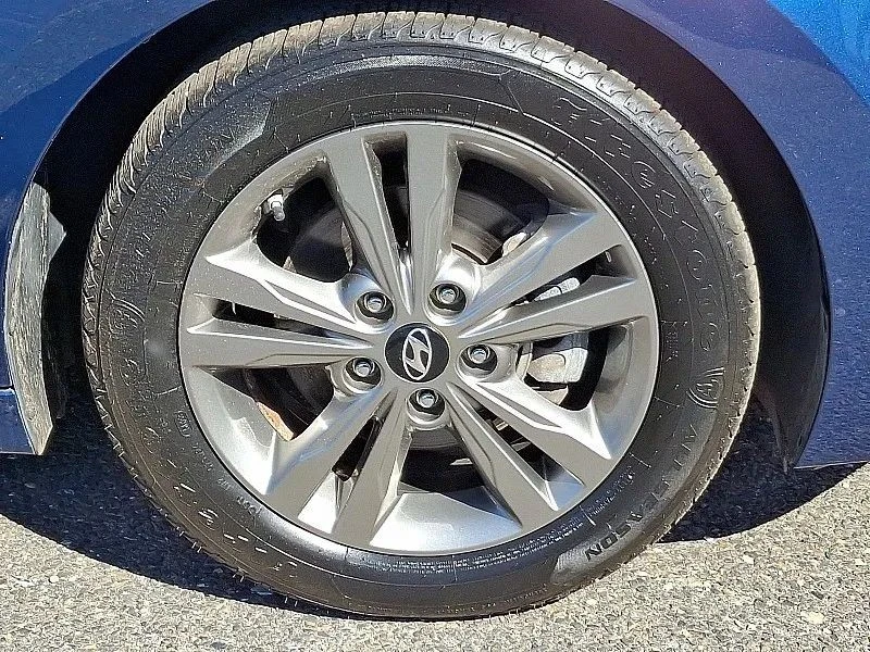 2018 Hyundai Elantra - Image 9 of 12