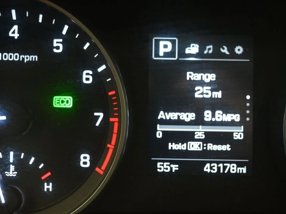 2018 Hyundai Elantra - Image 16 of 21