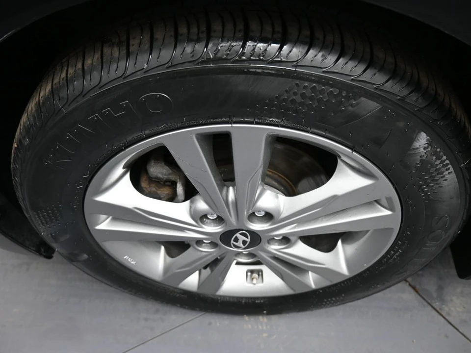 2018 Hyundai Elantra - Image 14 of 21