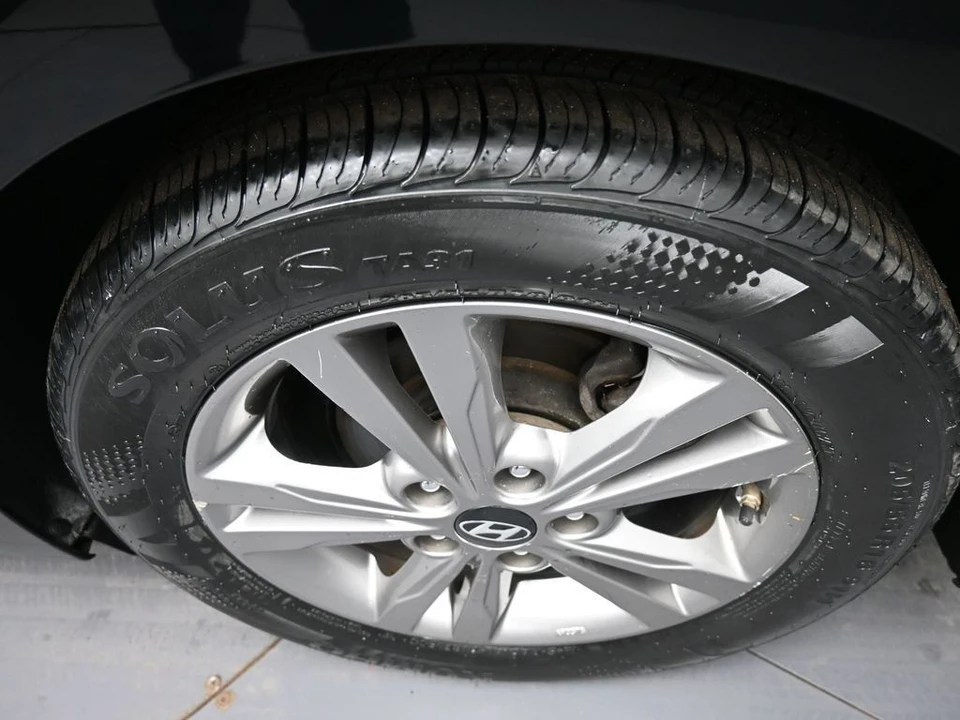 2018 Hyundai Elantra - Image 15 of 21