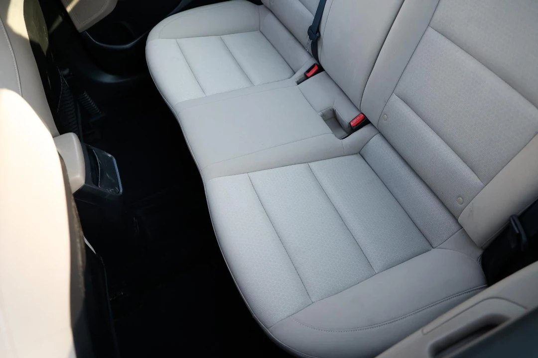 2018 Hyundai Elantra - Image 10 of 12