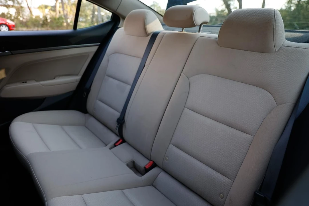 2018 Hyundai Elantra - Image 8 of 12