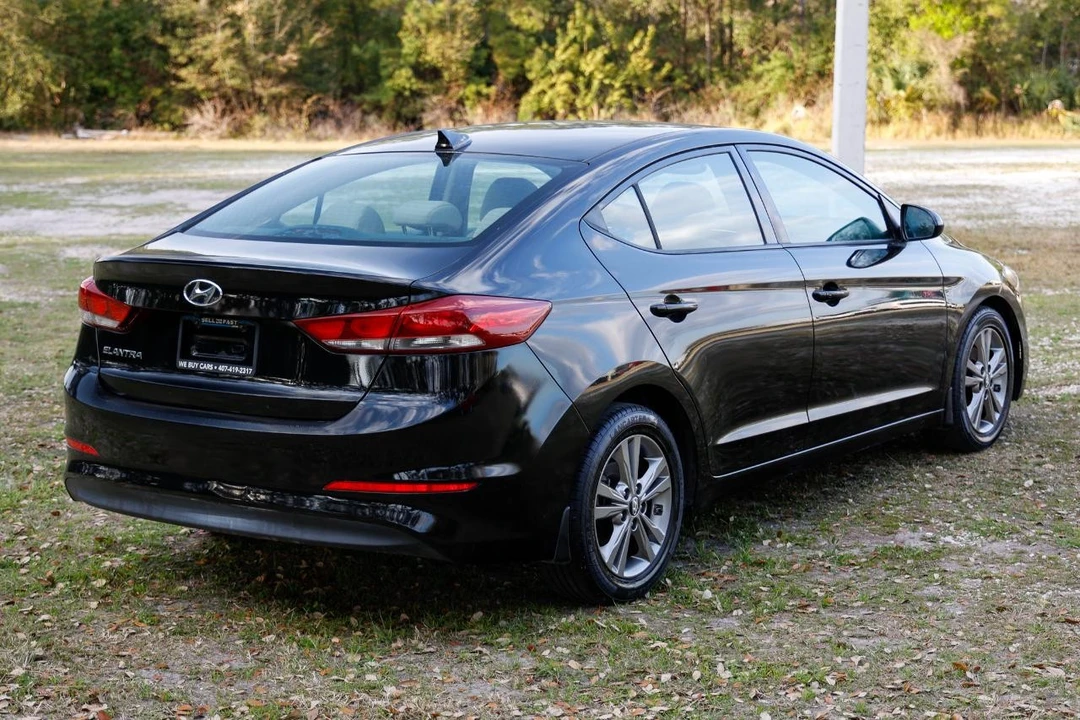 2018 Hyundai Elantra - Image 11 of 12
