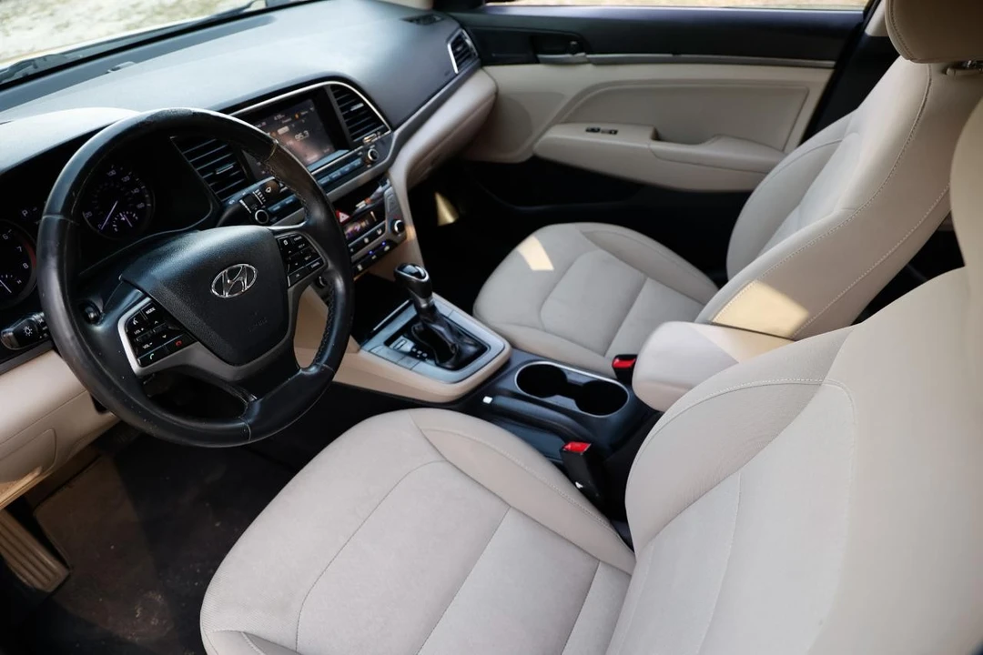 2018 Hyundai Elantra - Image 4 of 12