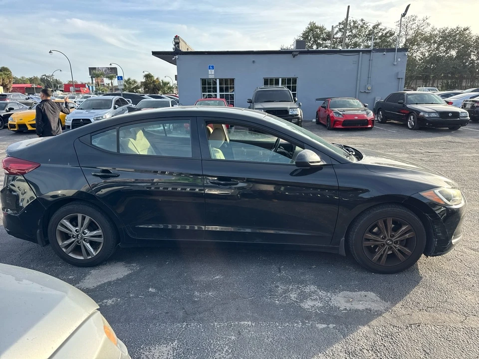 2018 Hyundai Elantra - Image 4 of 7
