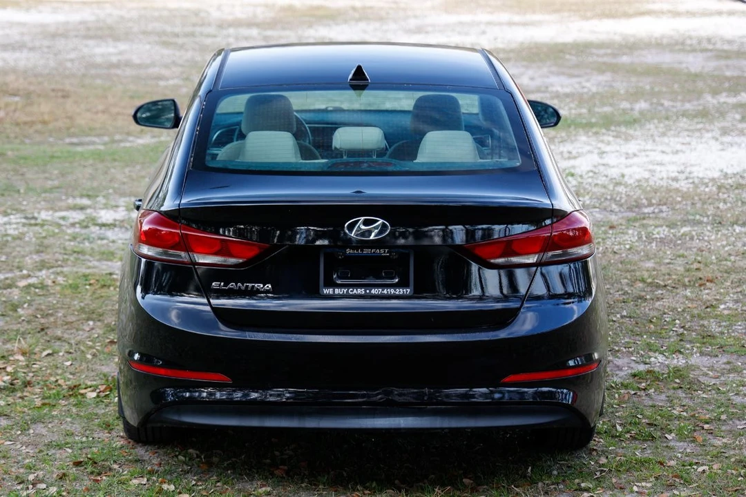 2018 Hyundai Elantra - Image 9 of 12