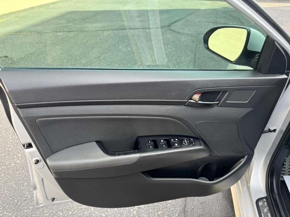 2018 Hyundai Elantra - Image 11 of 21
