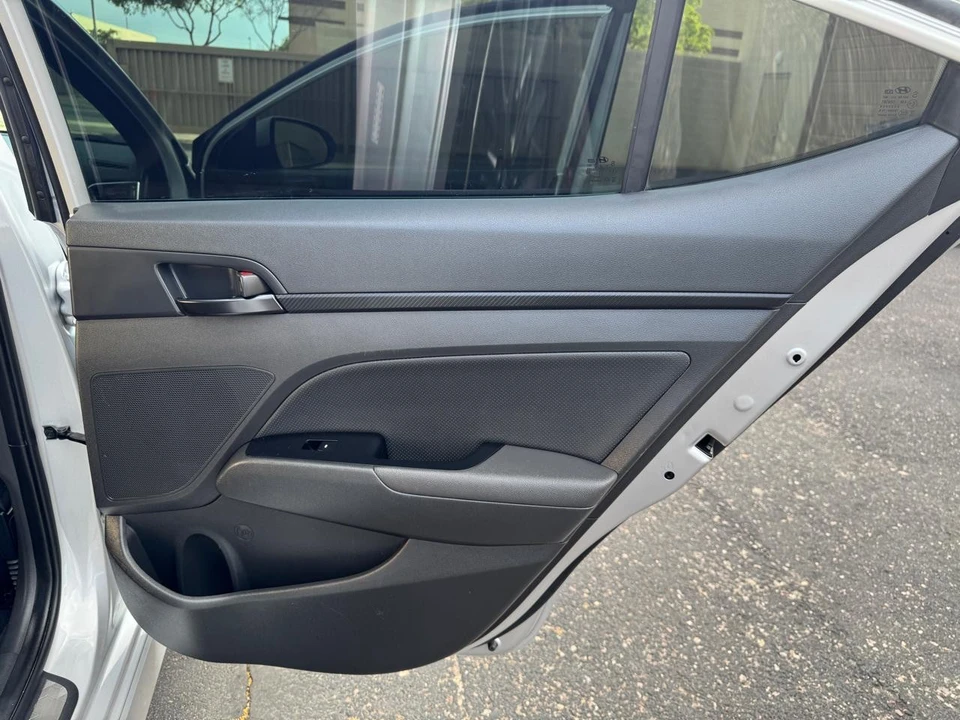 2018 Hyundai Elantra - Image 17 of 21