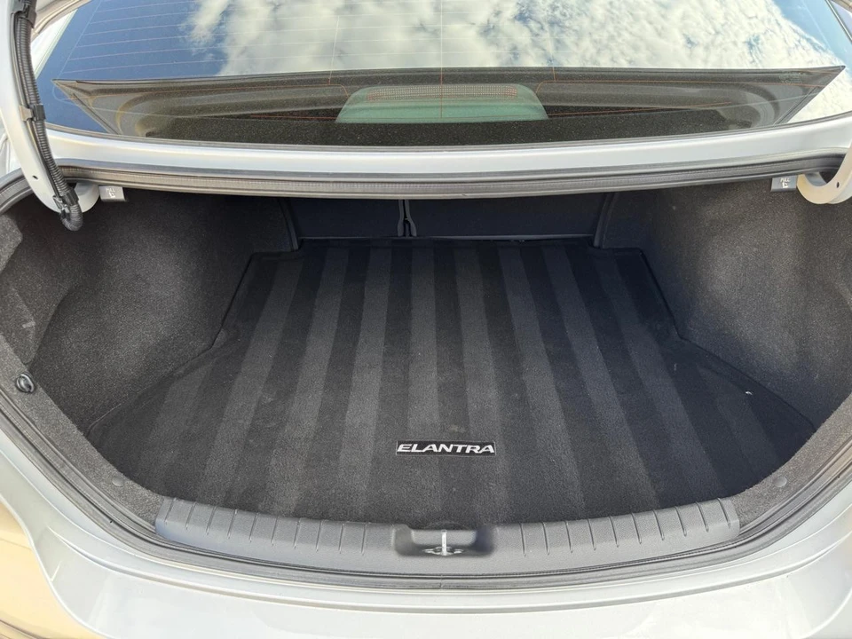 2018 Hyundai Elantra - Image 16 of 21