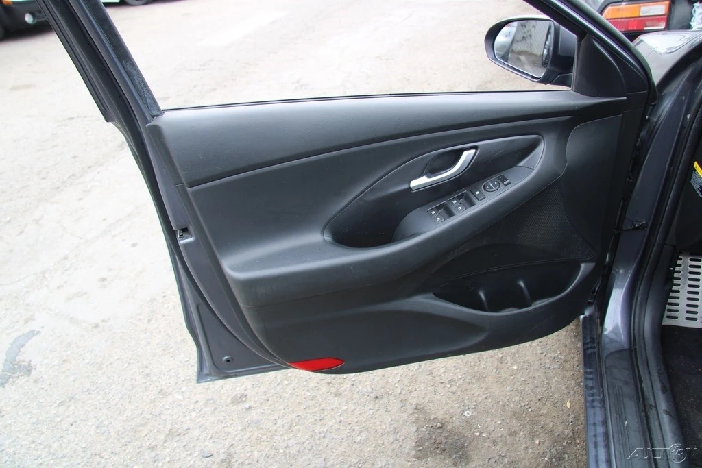 2018 Hyundai Elantra - Image 11 of 21