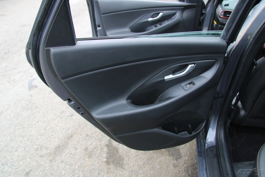 2018 Hyundai Elantra - Image 17 of 21