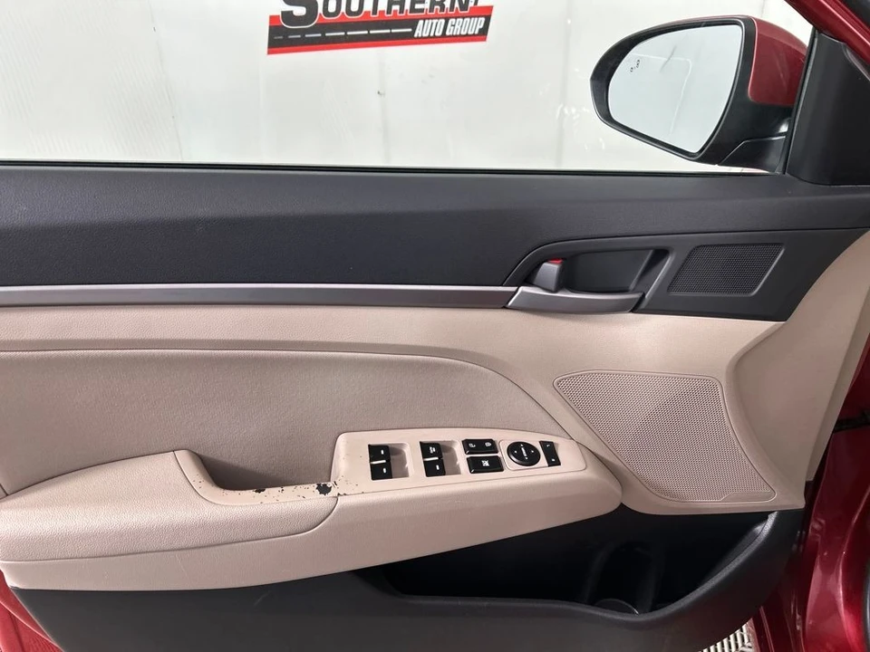 2018 Hyundai Elantra - Image 11 of 12