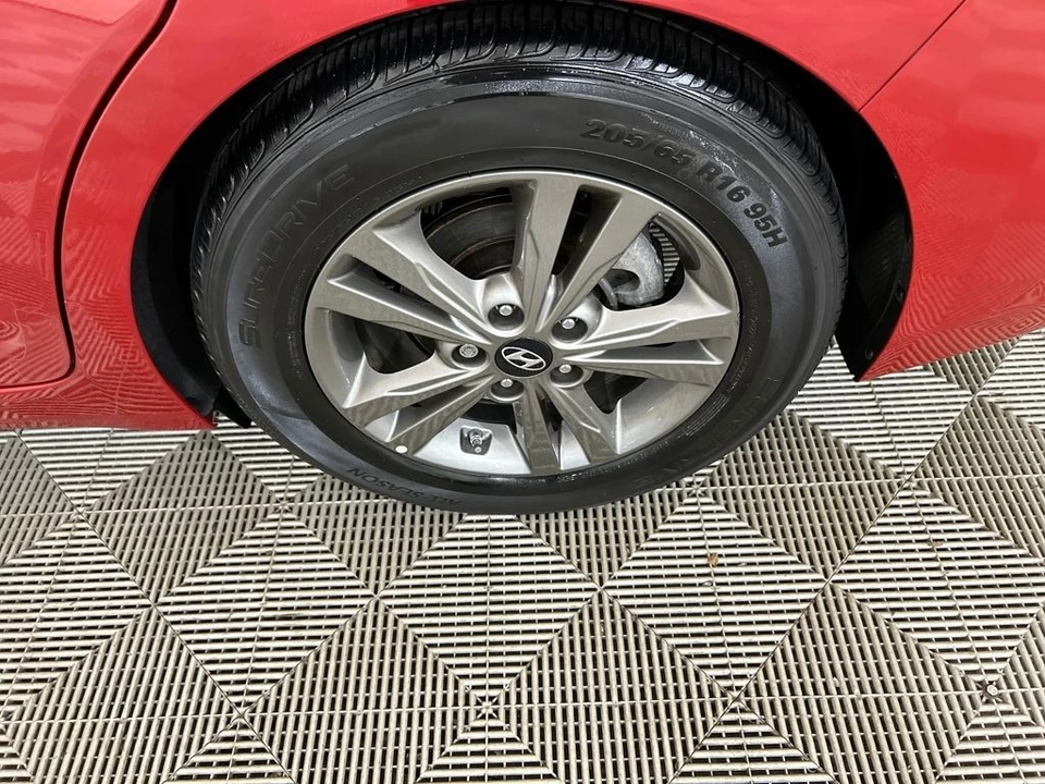 2018 Hyundai Elantra - Image 10 of 12