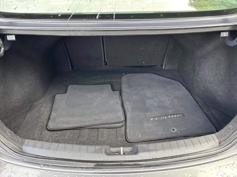 2018 Hyundai Elantra - Image 11 of 12