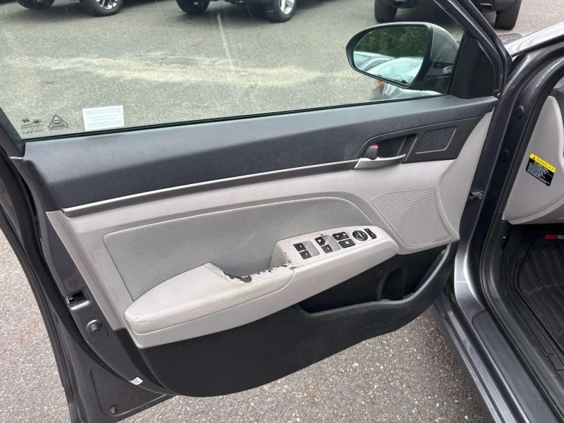 2018 Hyundai Elantra - Image 11 of 12