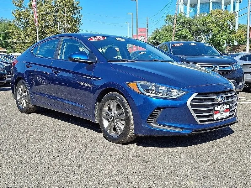 2018 Hyundai Elantra - Image 2 of 12