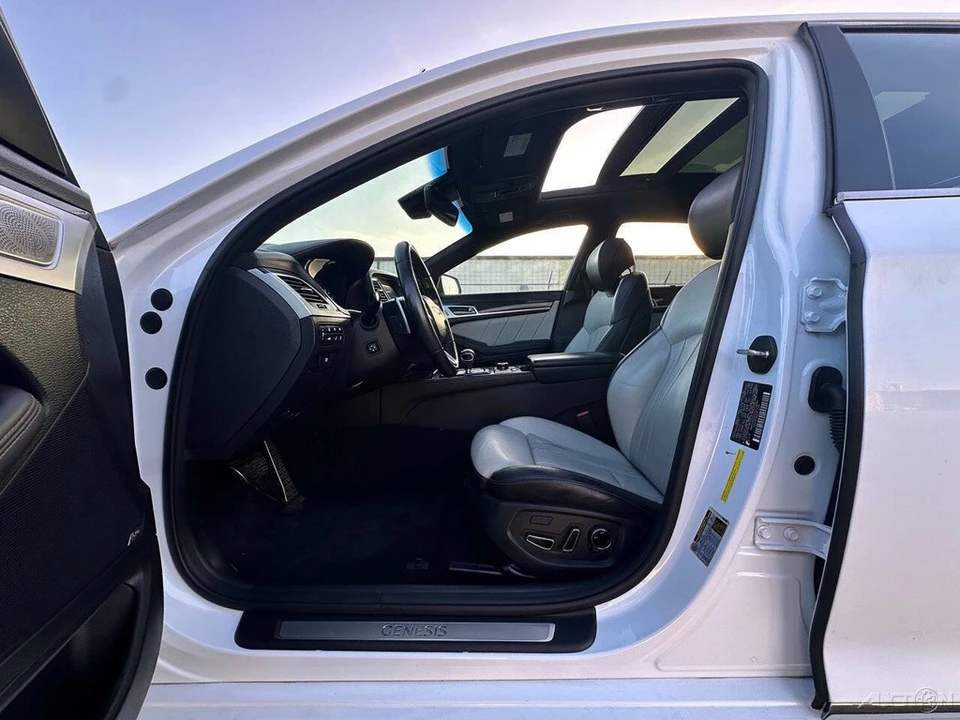 2018 Hyundai Genesis - Image 11 of 24