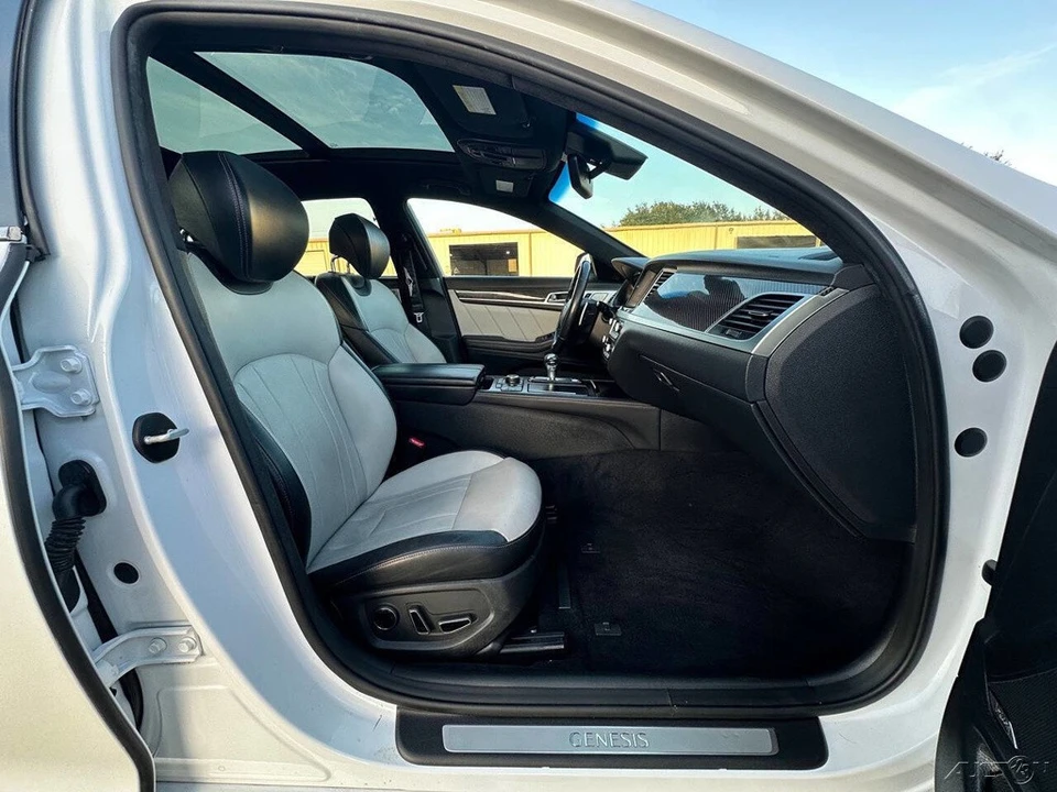 2018 Hyundai Genesis - Image 13 of 24