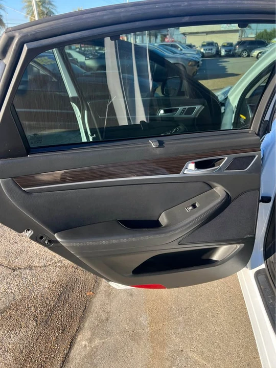 2018 Hyundai Genesis - Image 8 of 16