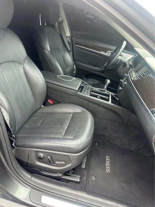 2018 Hyundai Genesis - Image 12 of 17