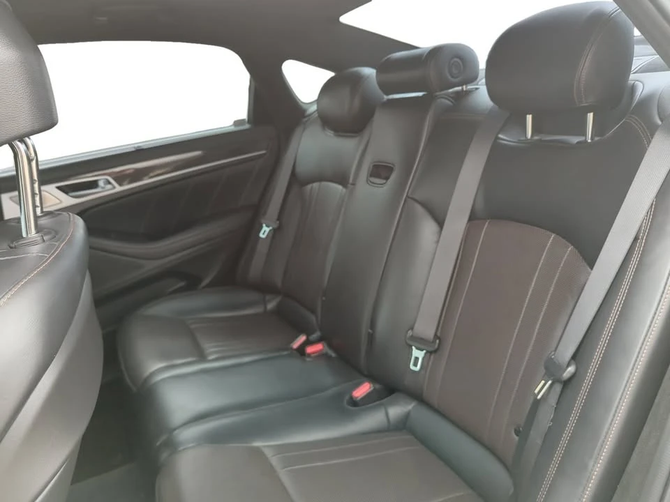 2018 Hyundai Genesis - Image 11 of 12