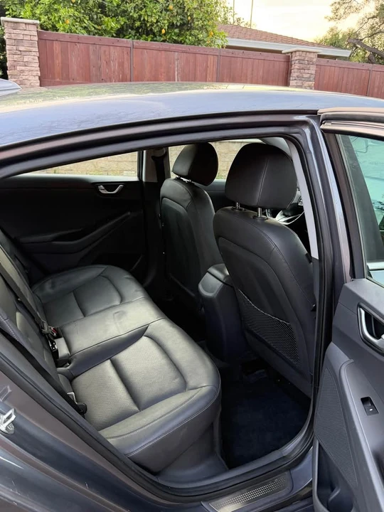2018 Hyundai - Image 18 of 18