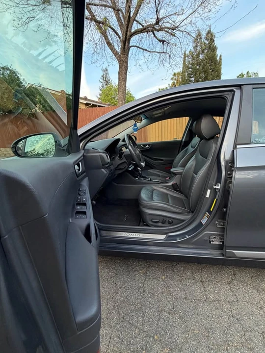 2018 Hyundai - Image 11 of 18